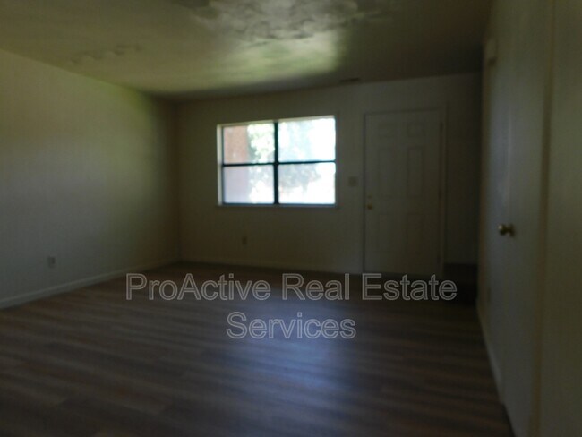 Building Photo - 215 Greenbrier Ave