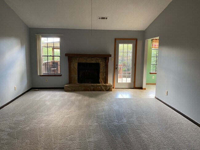 Building Photo - 4068 Buckingham Pl