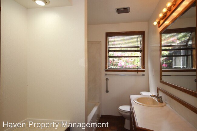 Building Photo - 2 br, 1.5 bath House - 10831 Aqua Way S Un...