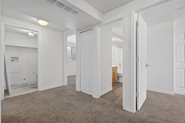 Building Photo - HUGE 6 bed 3 bath Home in Pocatello