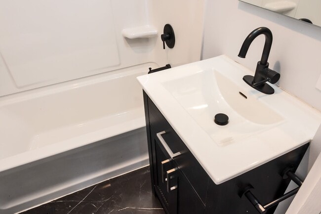 Building Photo - Remodeled 3 Bedroom 1 Bath home Ready for ...