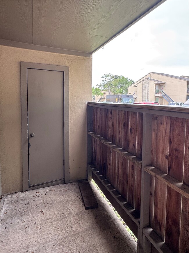 Building Photo - 3300 Pebblebrook Dr