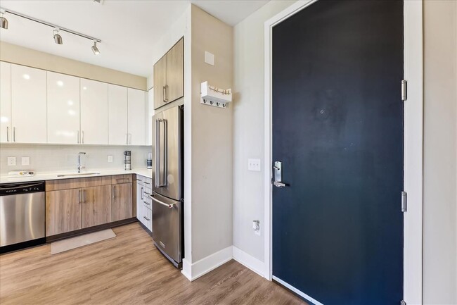 Building Photo - 145 Riverhaven Dr