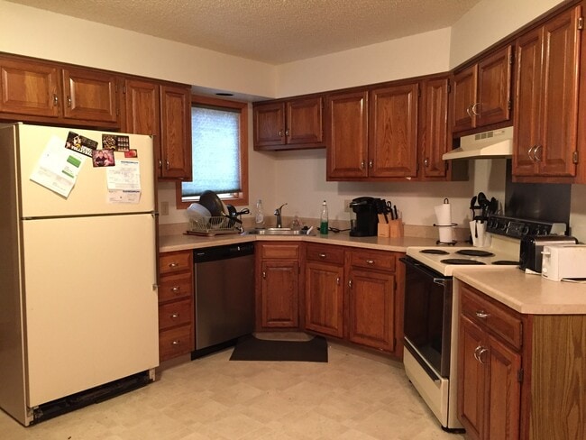 Building Photo - 5 bedroom house on the Westside - close to UIHC