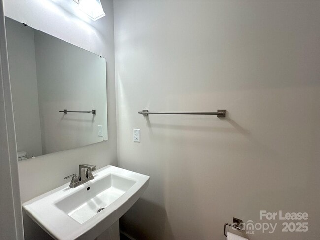 Building Photo - 460 Spearfield Ln