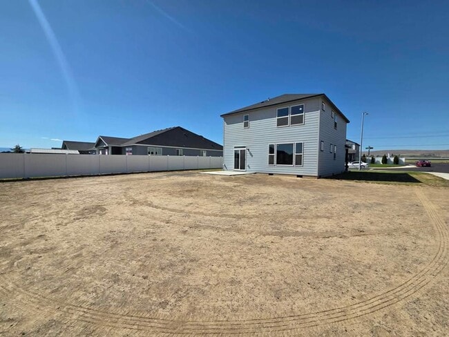 Building Photo - Stunning 3 Bedroom Home In Quincy!