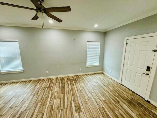 Building Photo - 2622 Hughey Dr