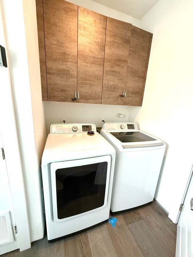 Building Photo - AVAILABLE NOW! Jaw Dropping 3 Story 3 Bedr...