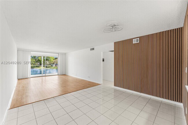 Building Photo - 4301 Martinique Cir