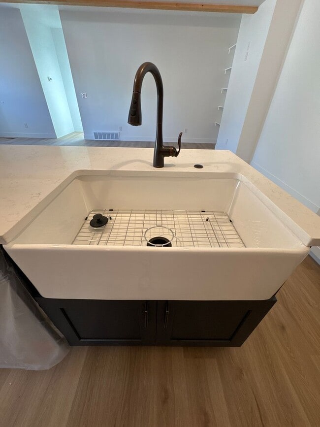 Building Photo - 725 W 350 N