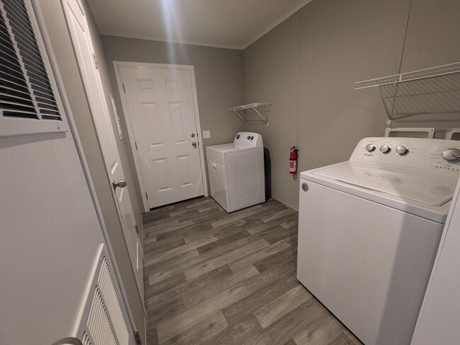 Building Photo - 472 Montana