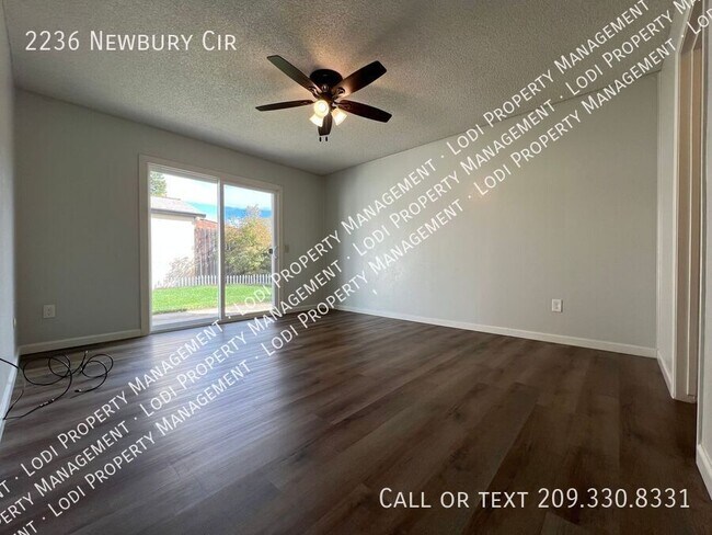 Building Photo - 2236 Newbury Cir