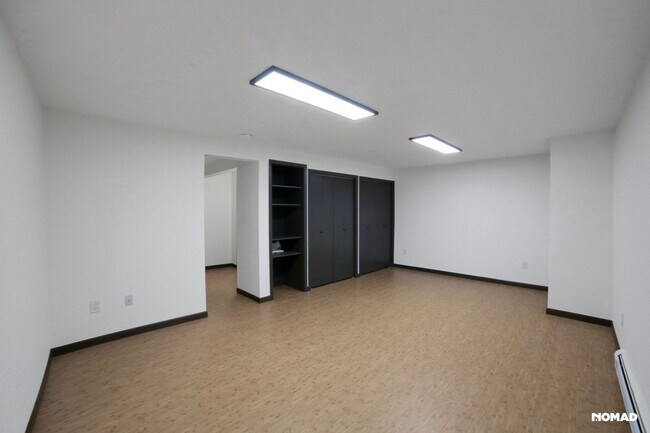 Building Photo - Spacious 4BR Condo in Evergreen