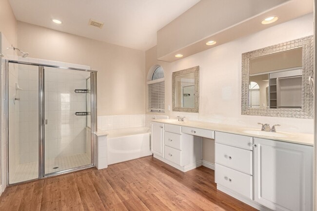 Building Photo - 4 Bedroom 2.5 Bath w/3 Car Garage in Superstition Springs****$1000 off first months rent*****