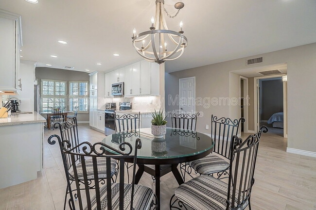 Building Photo - 10527 E Fanfol Ln