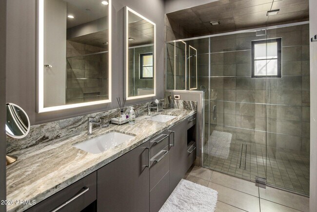 Building Photo - 10110 E Siesta Ln