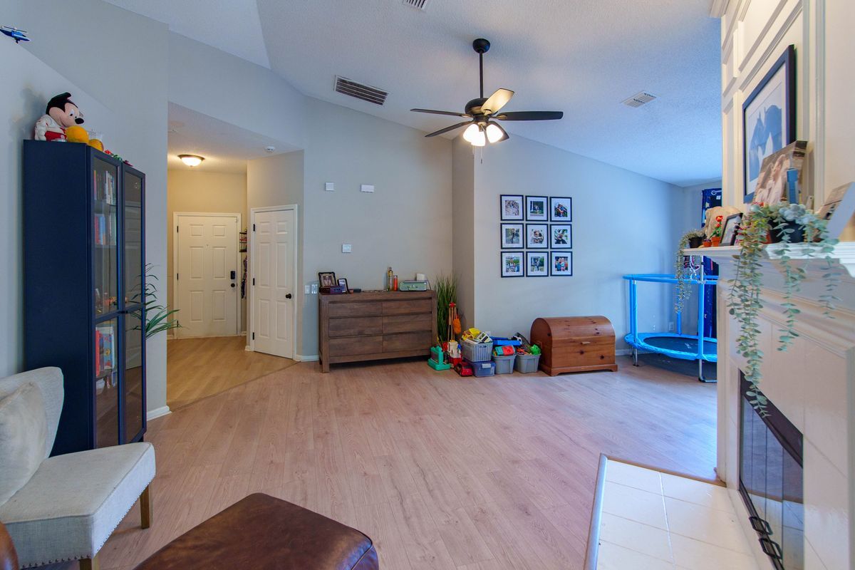 Building Photo - 11865 Noble Fir Ct