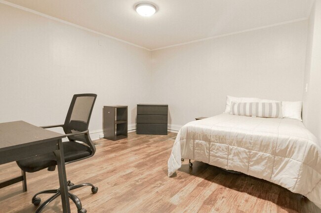 Building Photo - Two Bedroom Two Bath 112 Quarry