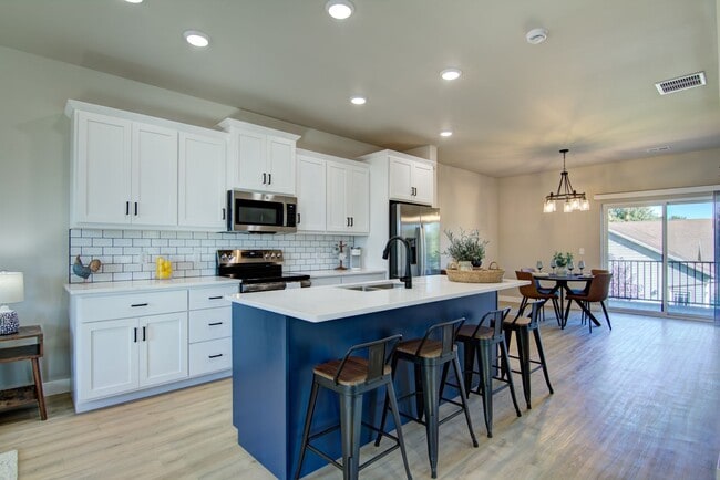 Building Photo - Brand New Luxury Townhomes: 3BR, 2.5Bath Altoona WI