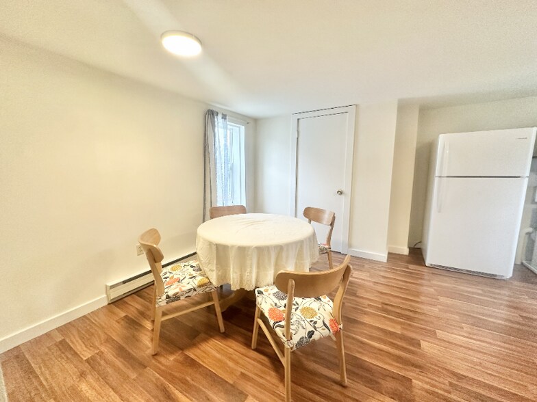 Building Photo - 833 C St