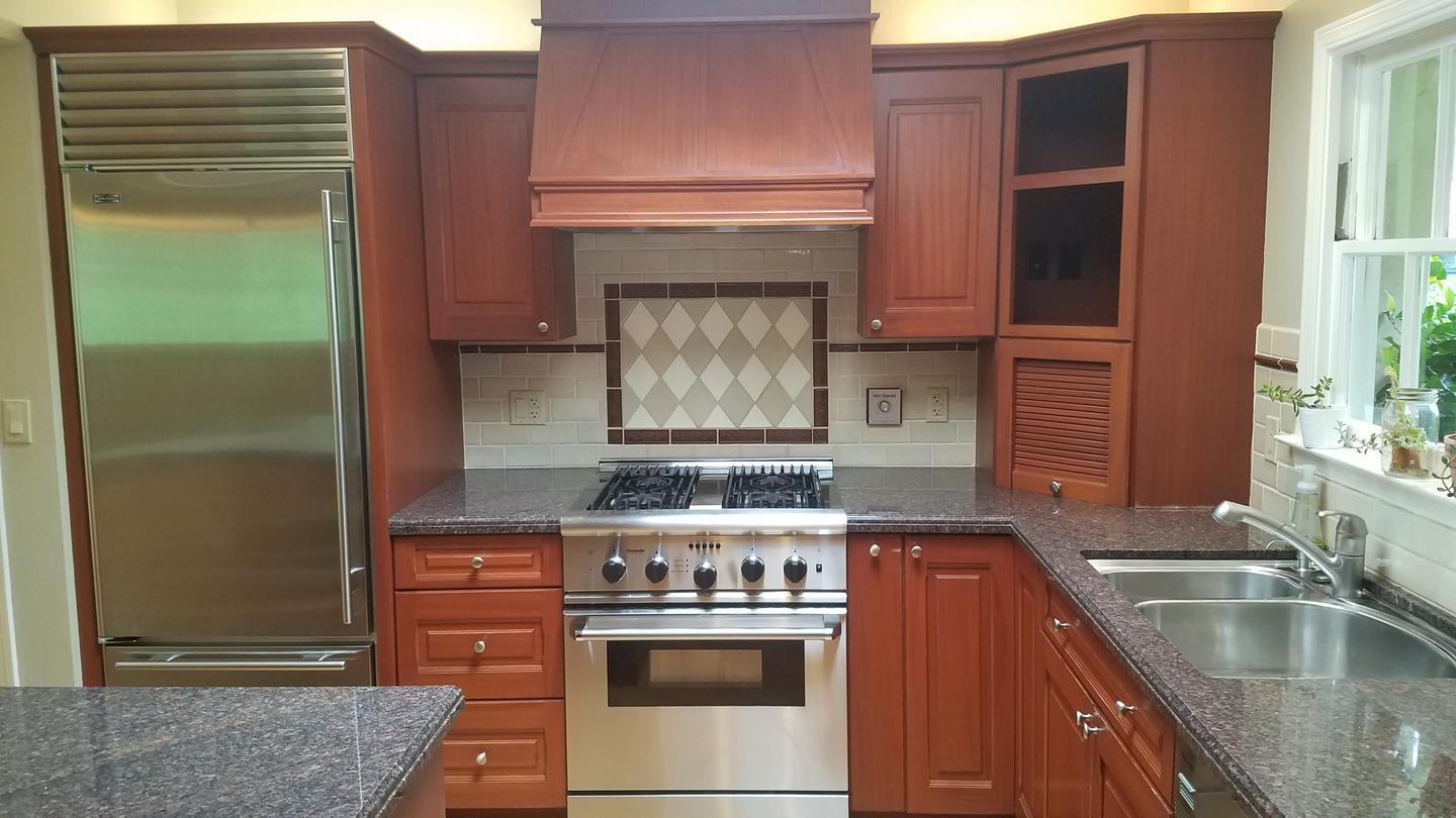 Building Photo - Spacious updated 3BR home with deck & chef’s Kitchen