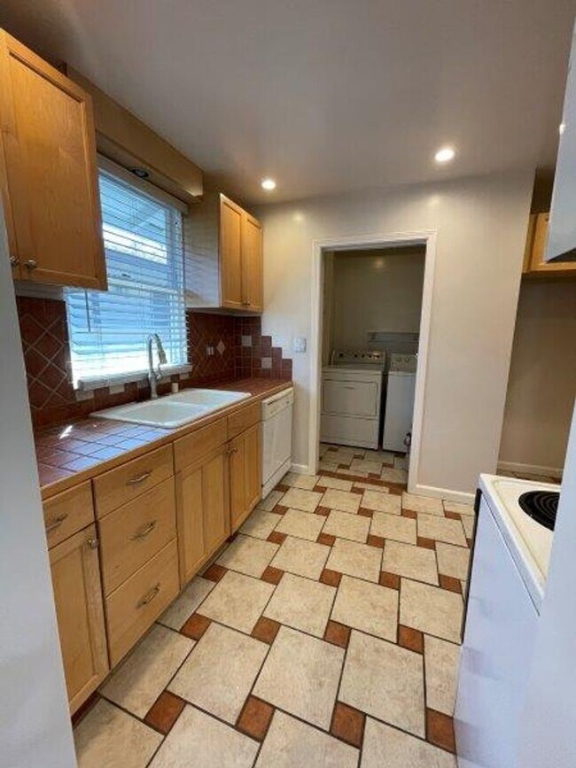 Building Photo - Cute Arden Park 2 Bedroom