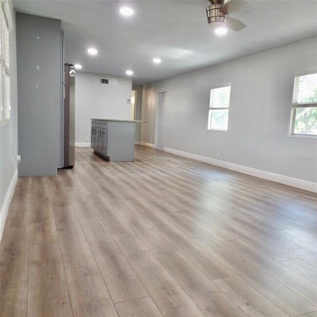 Building Photo - 4637 Fox Ridge Blvd
