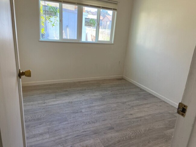 Building Photo - Arrowhead