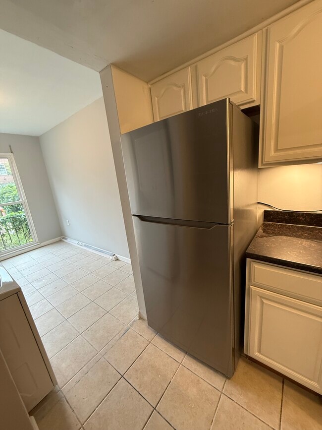 Building Photo - 238 Stevenson Square