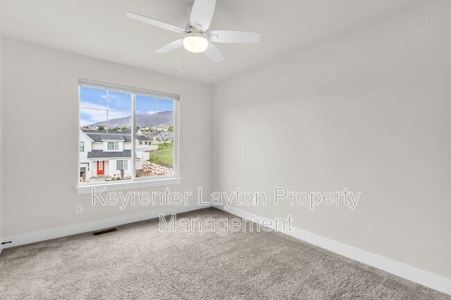 Building Photo - 1432 E Daylily Ct