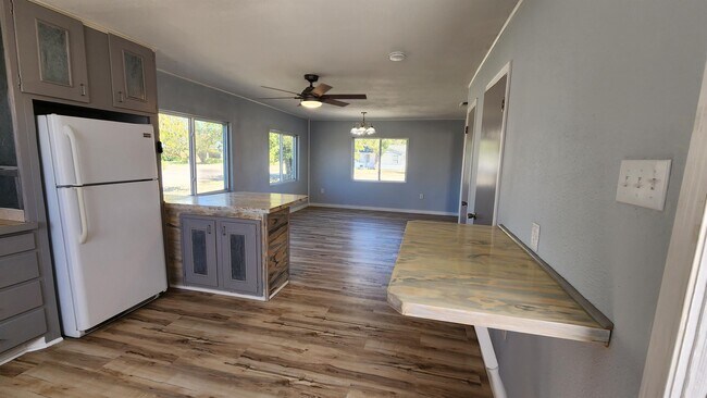 Building Photo - 800 S Elgin Ave