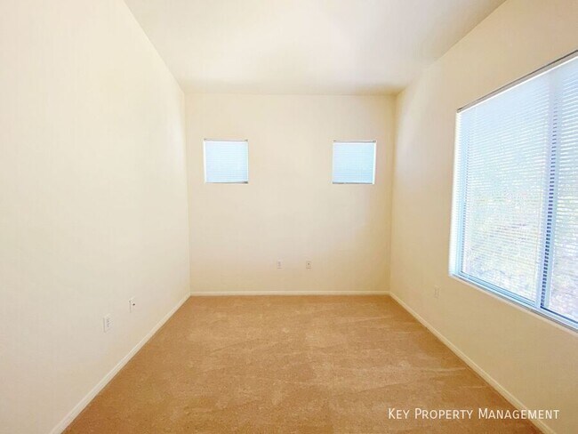 Building Photo - 3481 Desert Cliff St