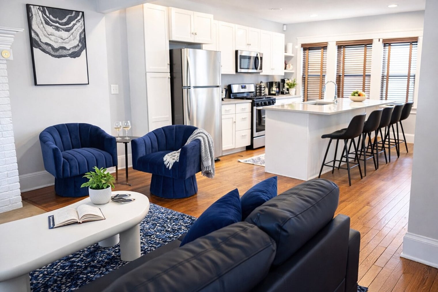 Building Photo - 1501 E 105th St