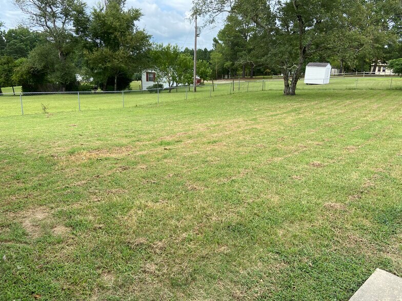 Building Photo - 64 Hallmark Dr