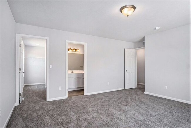 Building Photo - 111 Iris Ct