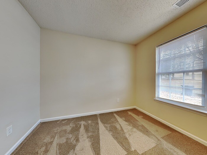 Building Photo - 2920 Westwinds Ct