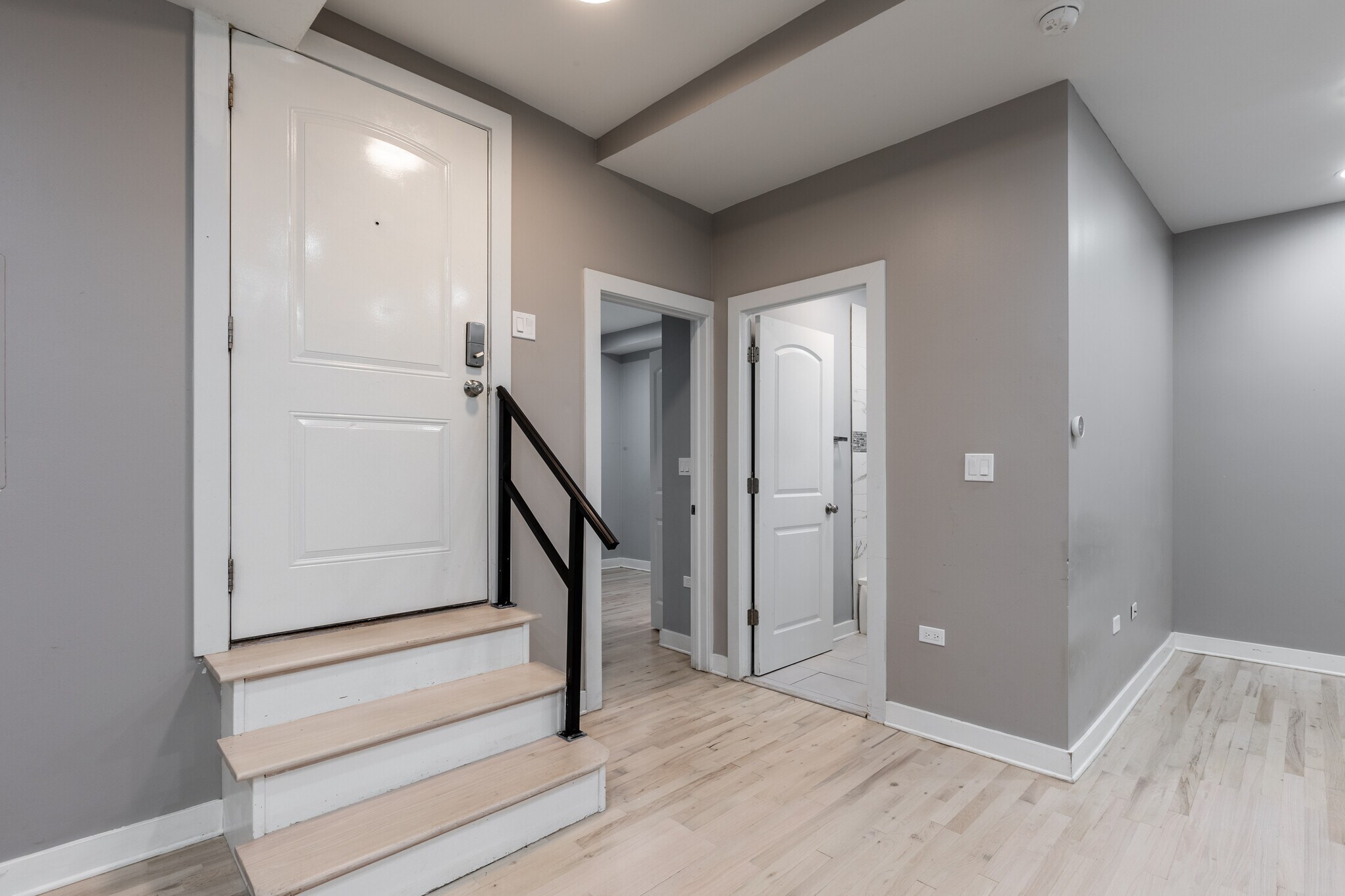 Building Photo - 1430 N Maplewood Ave