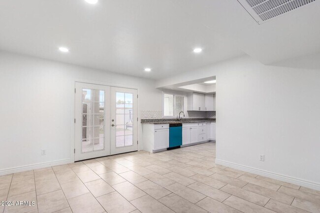 Building Photo - Beautiful townhome in Scottsdale!