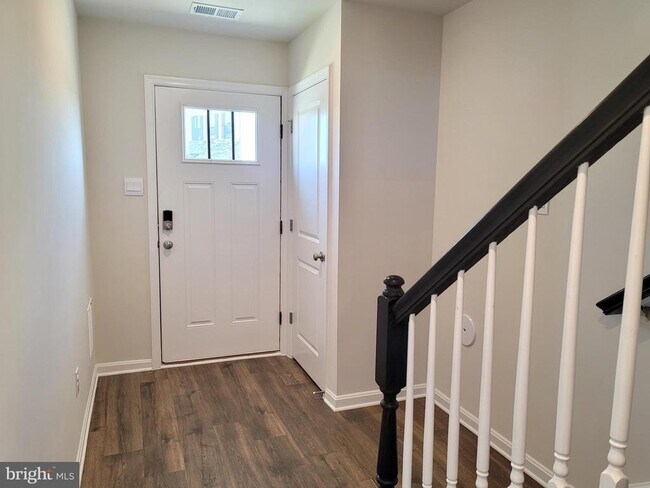 Building Photo - 762 Union St