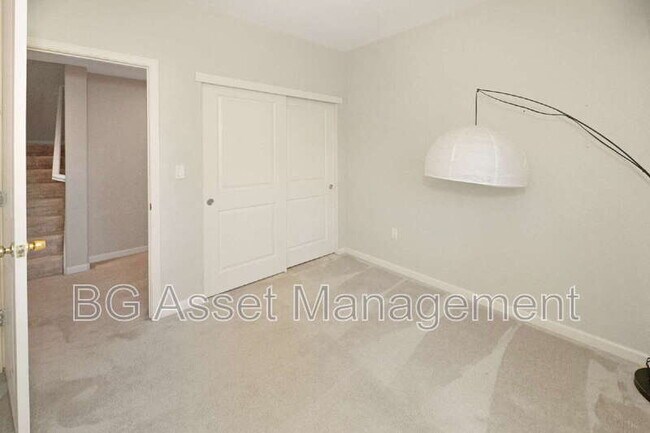 Building Photo - 1653 Northshore Dr