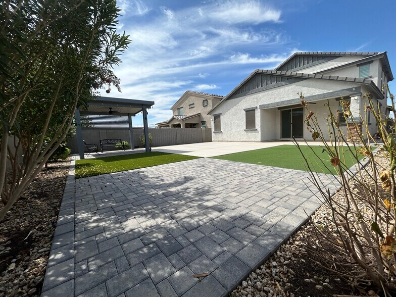 Building Photo - 22461 E Mewes Rd
