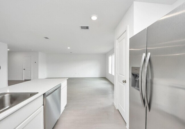 Building Photo - 13338 Rayhill Dr