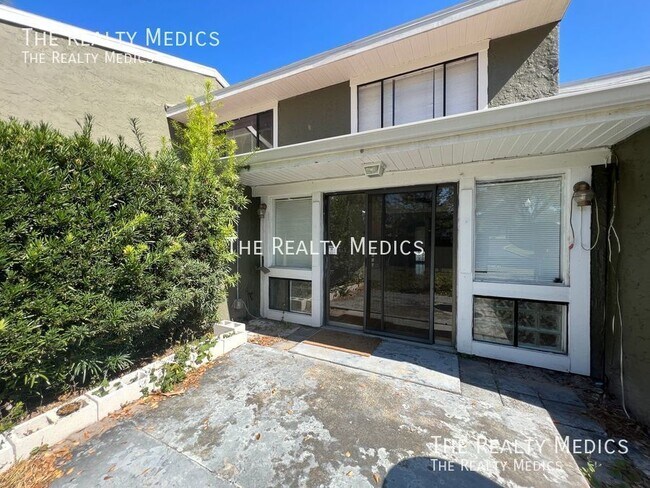 Building Photo - 6061 Windhover Dr