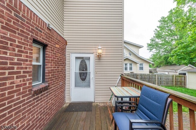 Building Photo - 3-13 Fair Lawn Ave