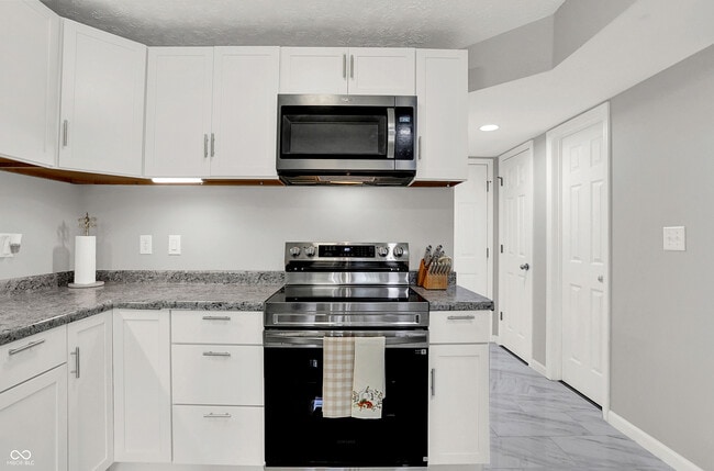 Building Photo - 6495 Titania Dr