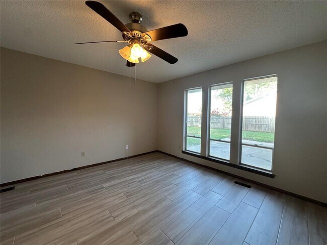 Building Photo - 3306 Rambling Oaks Dr