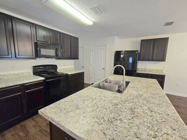 Building Photo - 5860 Magnolia Bend Blvd