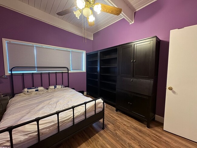 Building Photo - Relaxing Fully-Furnished 2 Bed 1 Bath Cond...