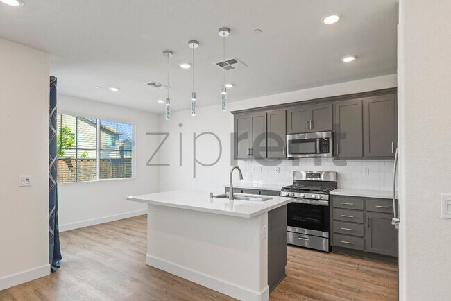 Building Photo - 109 Tranquil Ln