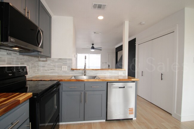 Building Photo - Experience Modern Living